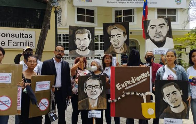 Los seis activistas fueron condenados por “conspirar” contra el presidente Maduro, según se dijo