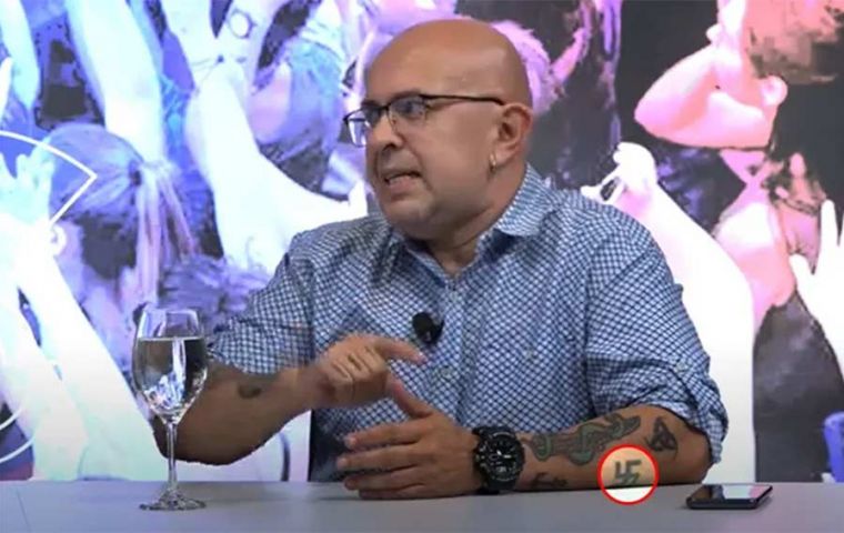 Martínez Miranda no hizo comentarios sobre su tatuaje a pesar de los requerimientos de numerosos medios de prensa 