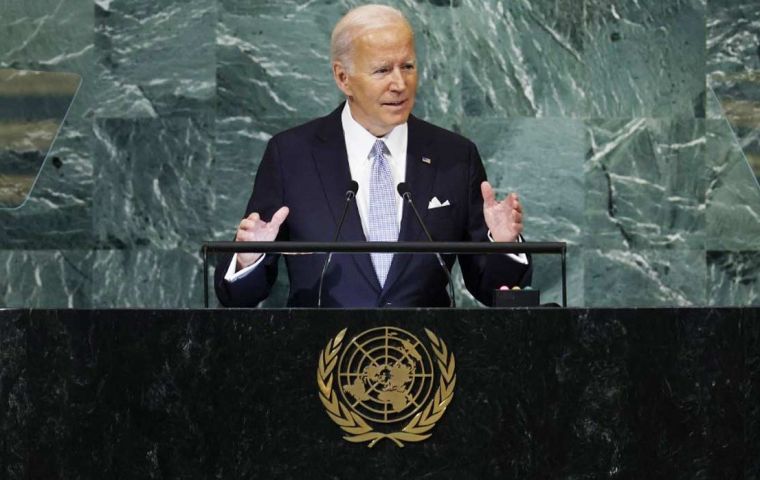 Estados Unidos y sus aliados “seguirán apoyando al valiente pueblo ucraniano”, prometió Biden