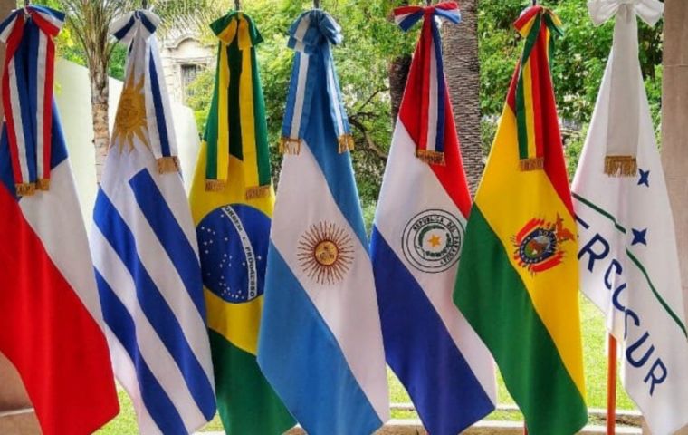 Menezes entregó la presidencia pro-tempore del Mercosur Cultural a Paraguay