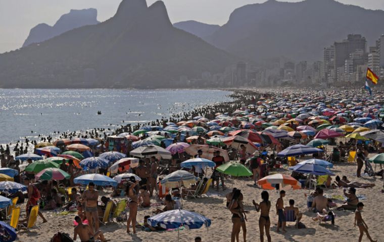 Se espera que las temperaturas oscilen entre 27 y 36 grados centígrados el lunes en Río de Janeiro.