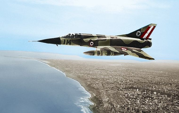Perú envió 10 aviones Mirage M-5P el 6 y 7 de junio de 1982