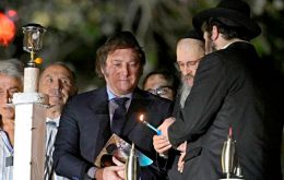 Milei se convierte en el primer Presidente argentino que asiste a la ceremonia de Hanukkah