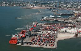 El puerto de Montevideo espera manejar aún más comercio en 2024, explicó Curbelo 