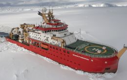 El moderno rompe hielo y barco de exploración científica RRS Sir David Attenborough  
