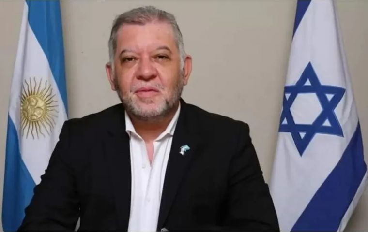 Pikholtz es ex presidente de la Organización Sionista Argentina  