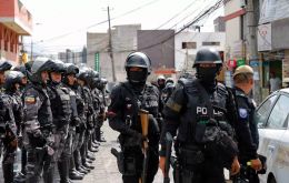 Unos 178 guardiacárceles siguen secuestrados por bandas de narcotraficantes mientras las autoridades buscan masivamente a Fito