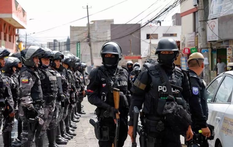 Unos 178 guardiacárceles siguen secuestrados por bandas de narcotraficantes mientras las autoridades buscan masivamente a Fito