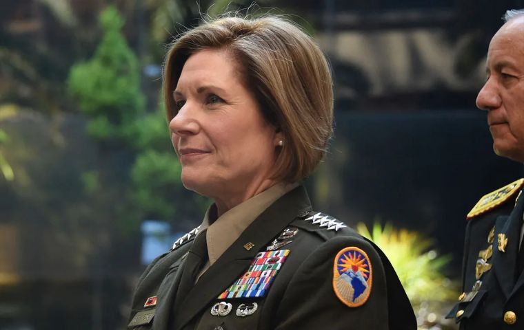 La Generala Richardson quiere una base militar estadounidense en Uruguay para contrarrestar la presencia de China en la región, según el Pit-Cnt