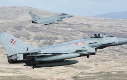 Las fuerzas británicas en Falklands cuentan con el HMS Forth y cuatro cazas Typhoon, además del equipo logístico de respaldo