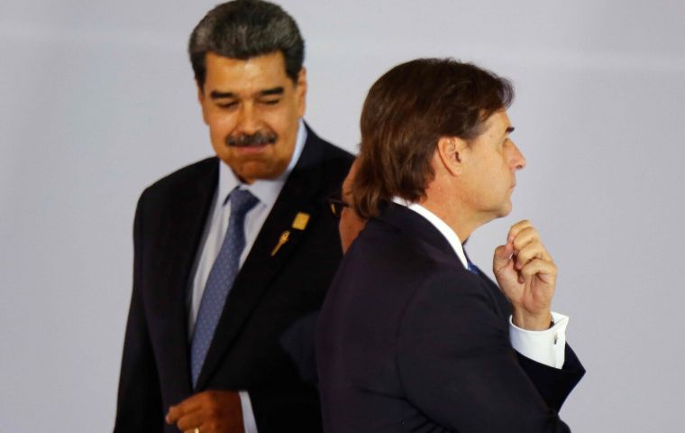 El presidente uruguayo criticó a quienes no están dispuestos a admitir lo que ocurre en Venezuela y sostuvo que debe ser “por algo”