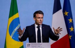 “Dejemos de lado un acuerdo de hace 20 años y construyamos uno nuevo”, insistió Macron