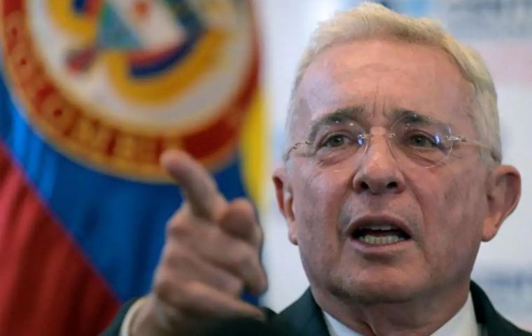 Se cree que Uribe inició el proceso que se vio vuelta en su contra