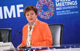 El nuevo mandato se extiende hasta que Georgieva cumpla 76 años. Hasta su nombramiento en 2019, el límite de edad para ejercer el cargo era 65 años