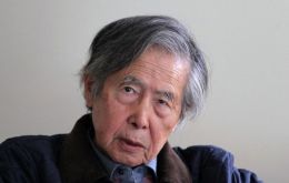 Fujimori, de 85 años, fue visto caminando por Lima de buen humor días antes de ser internado en una clínica 