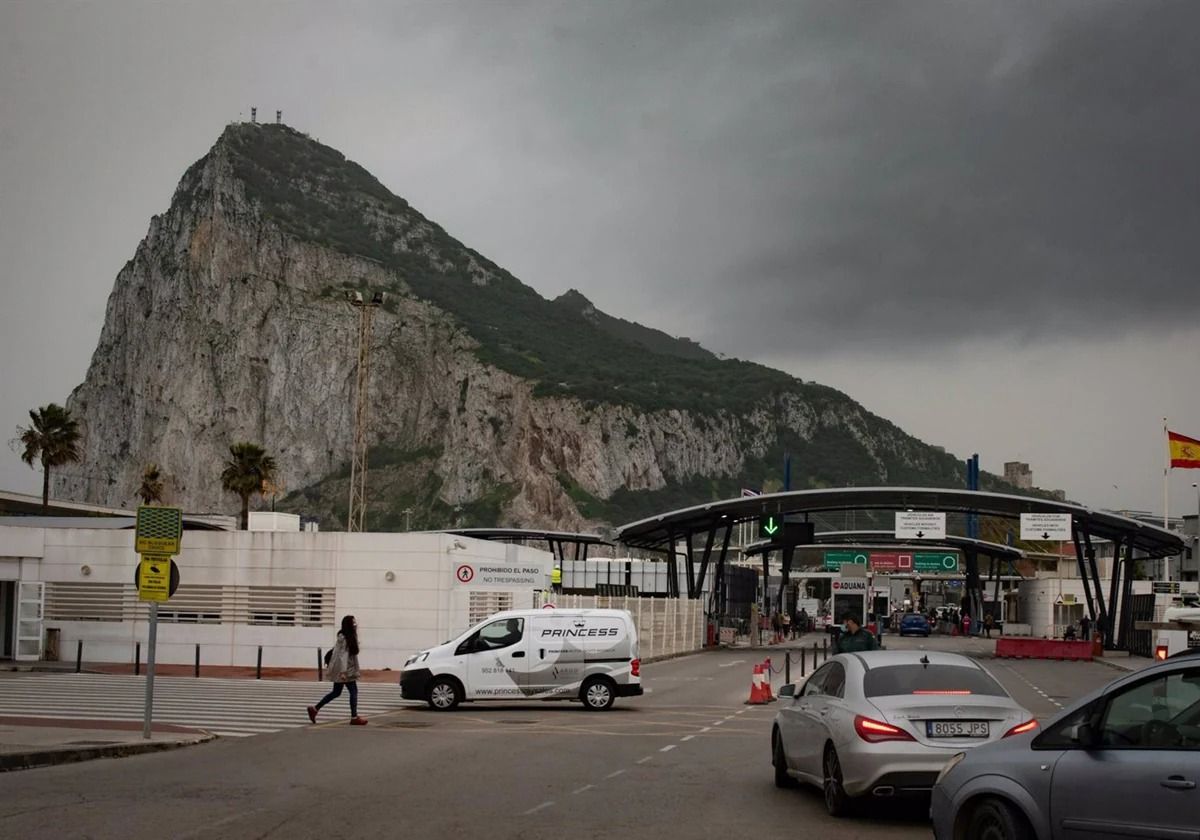 La inclusión del aeropuerto de Gibraltar en el espacio Schengen podría comprometer la presencia militar británica