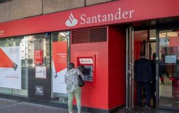 “Según la investigación del banco, hemos confirmado que cierta información relativa a los clientes de Santander, Chile, España y Uruguay ha sido accedido”